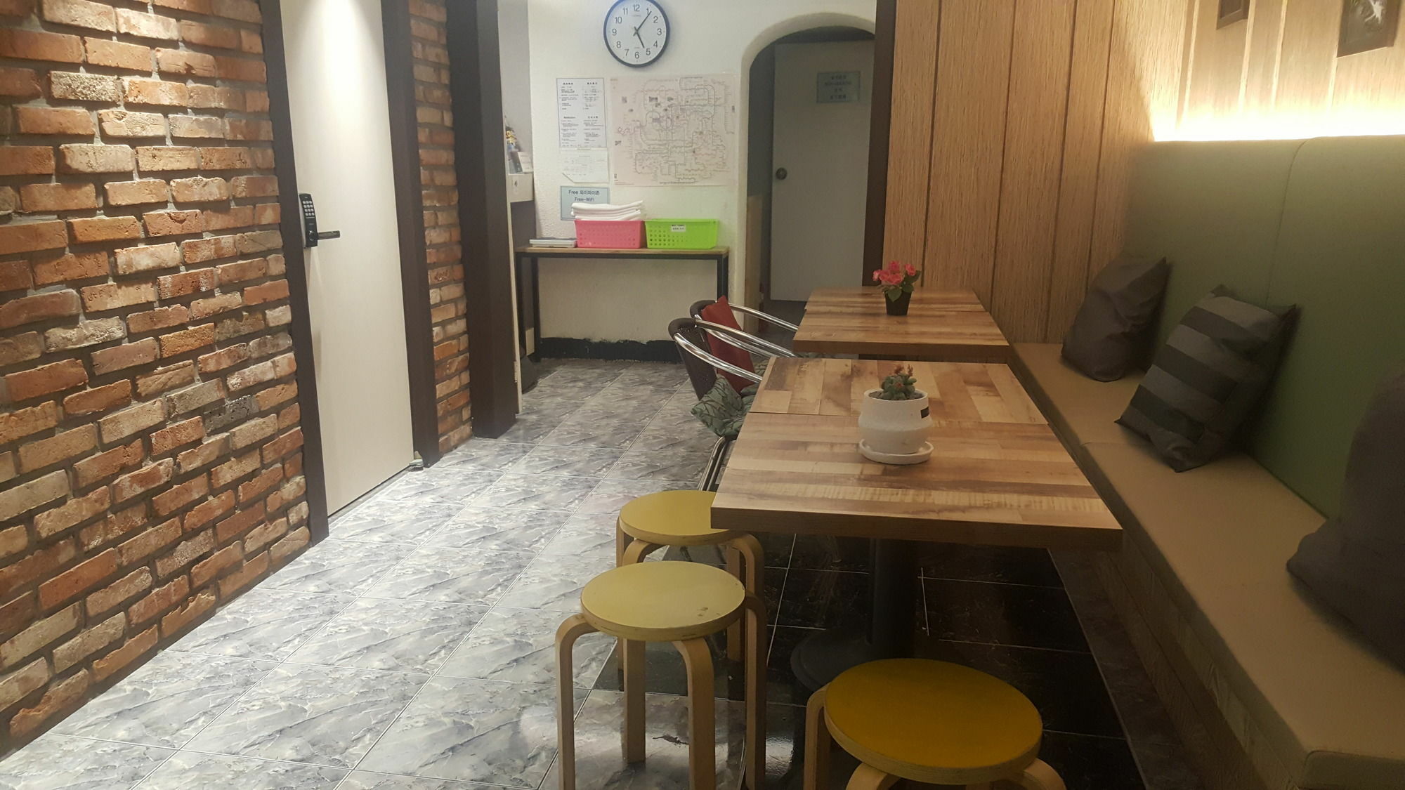 Myeongdong Time Hostel Сеул Экстерьер фото